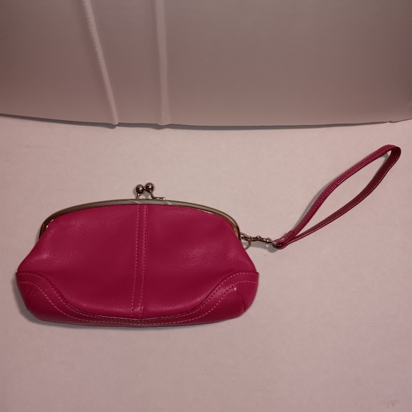 GUC Coach leather fuschia kiss lock wristlet (missing pull tag). - Picture 3 of 7